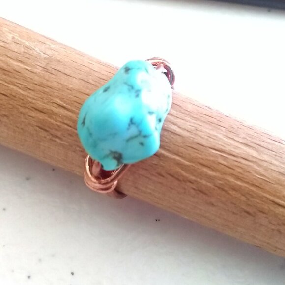 Size 8 ~ Modern Mystic Western Chic ~ Copper & Turquoise Magnesite Nugget Ring - Picture 5 of 13